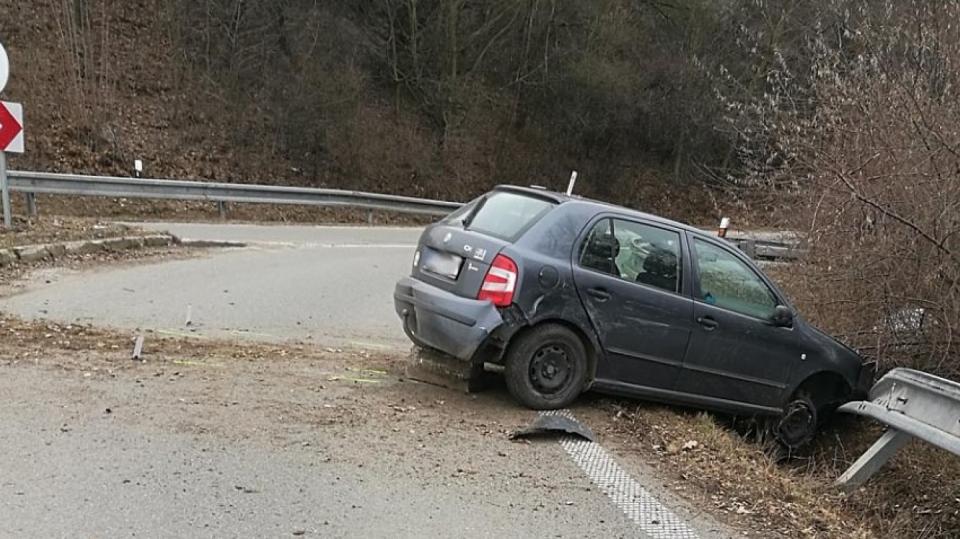 Honička jako z filmu. Zloděj bez papírů ujížděl v kradené Fabii